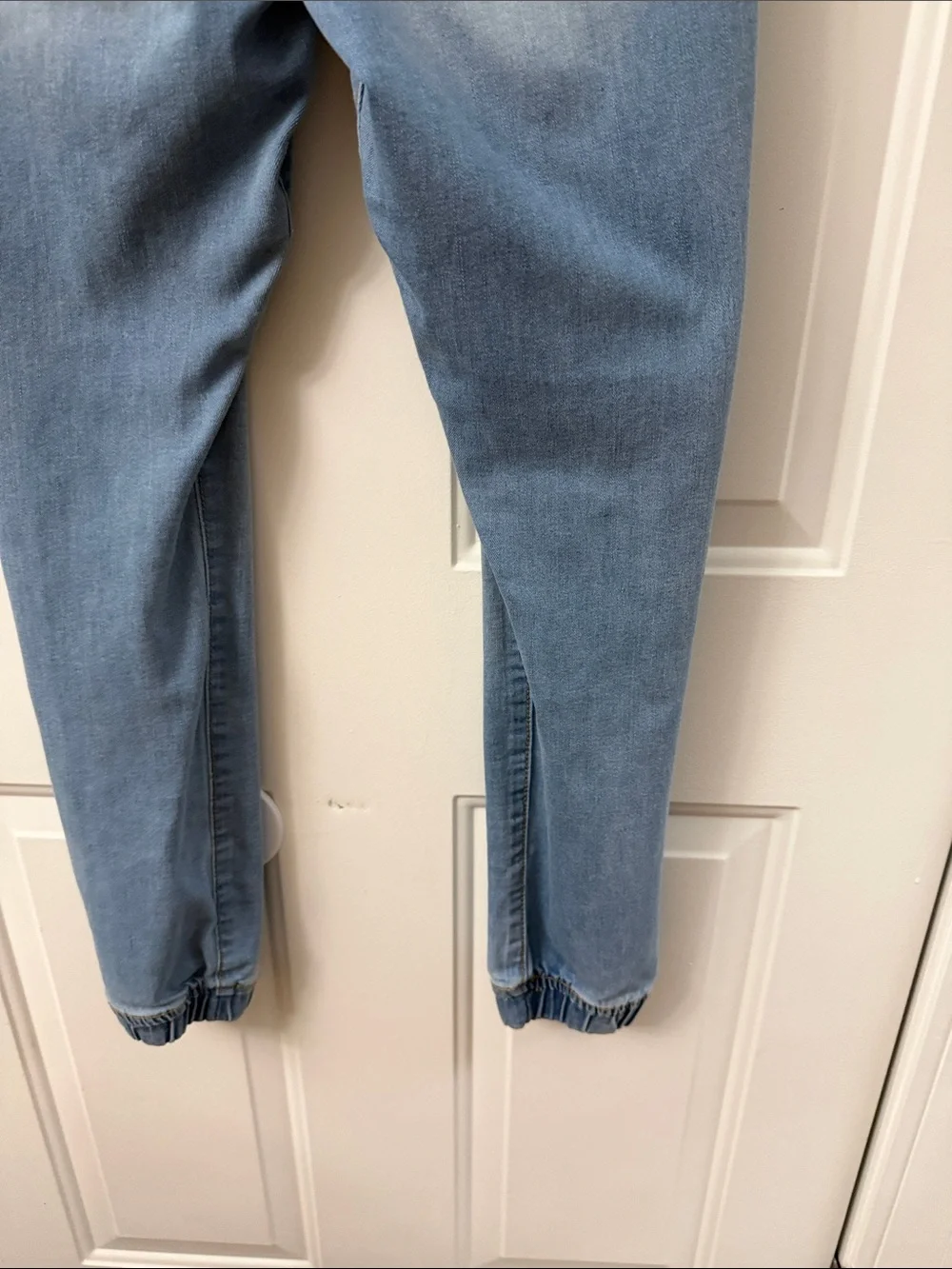 Light Blue Distressed Men's Jogger Jeans